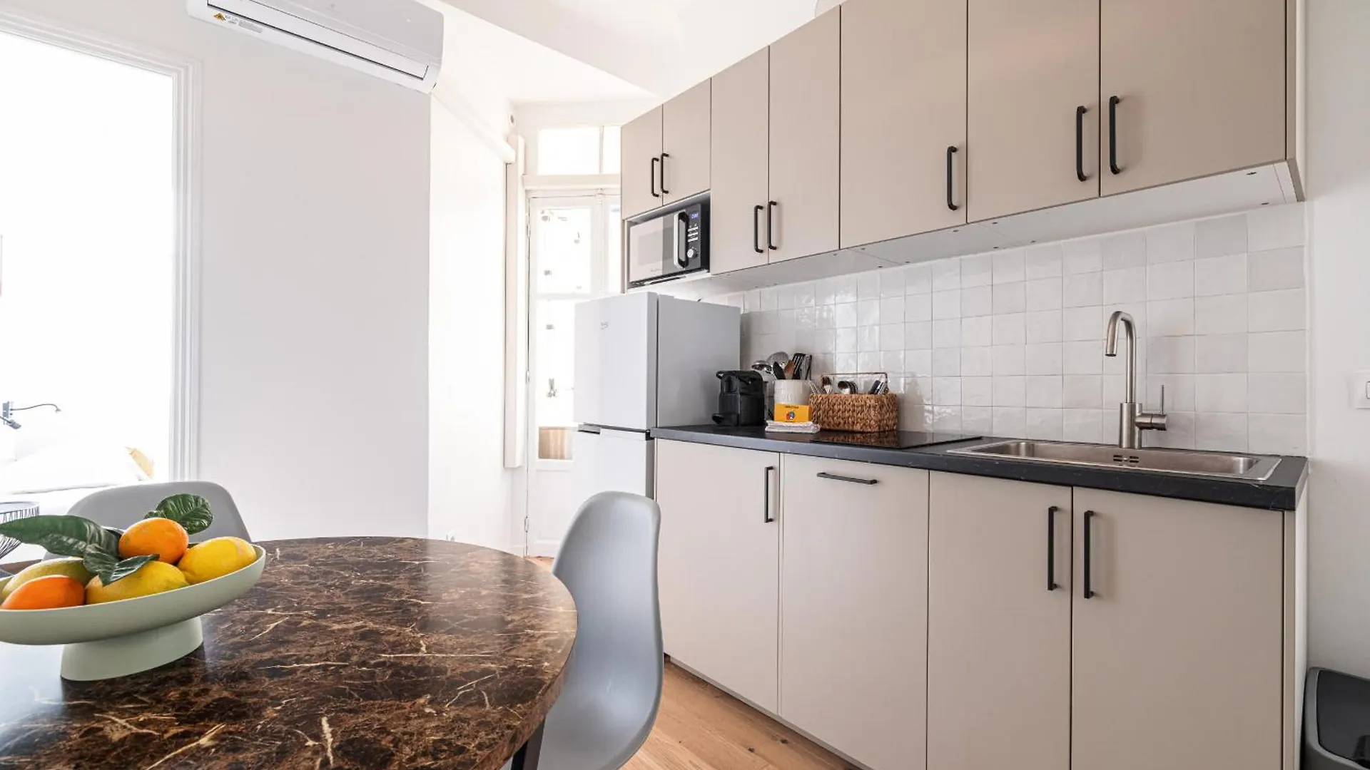 Lovely 2 Bdr Nice Harbor Apartman